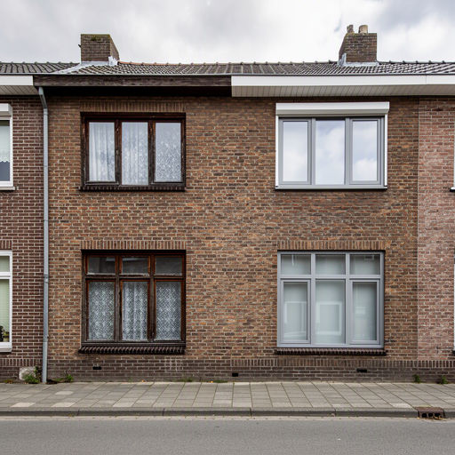 Witte kunststof kozijnen met HR++ glas in een jaren 60-rijtjeshuis